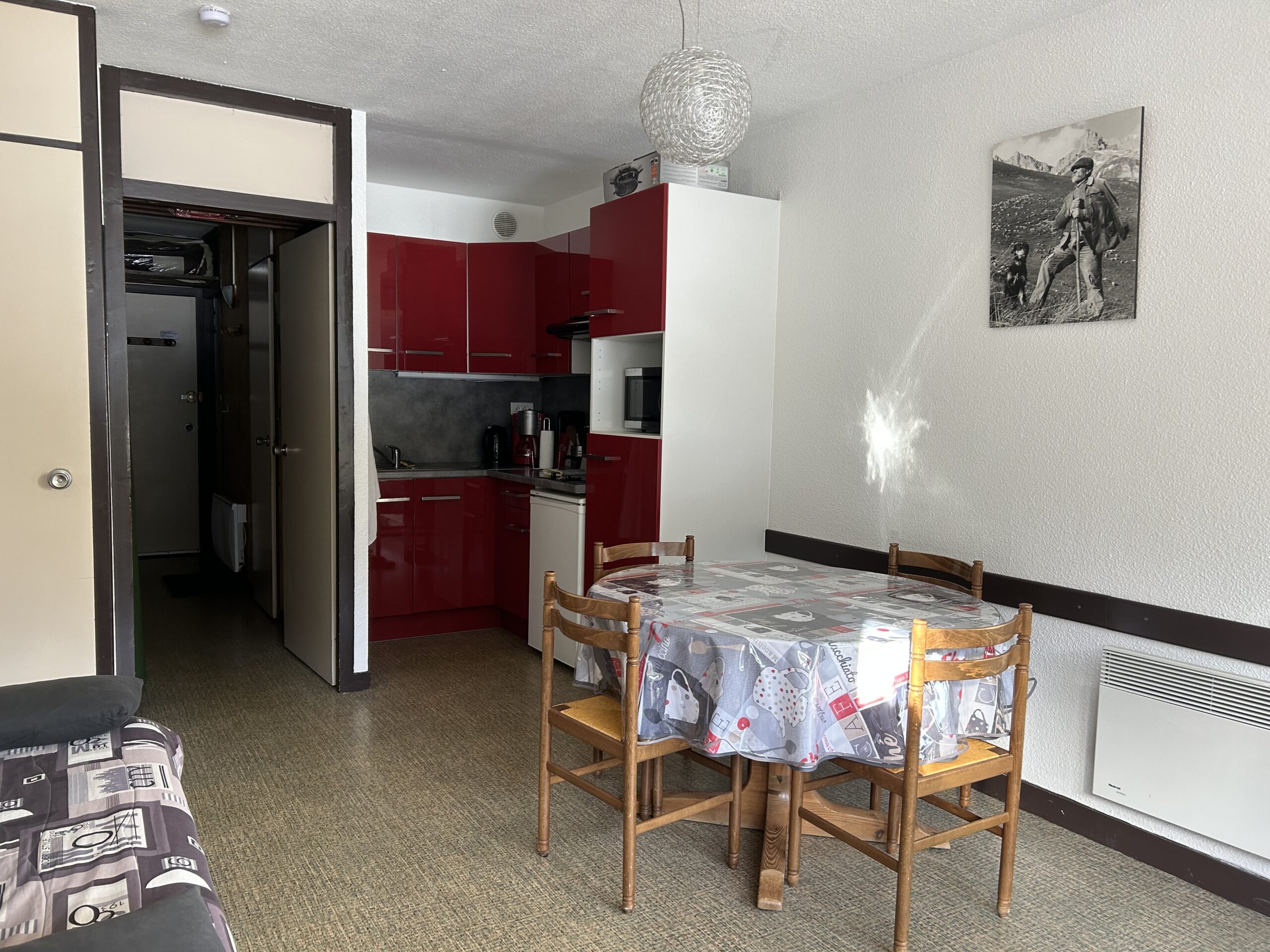 Studio vue sur le domaine skiable à 150 mètres des pistes